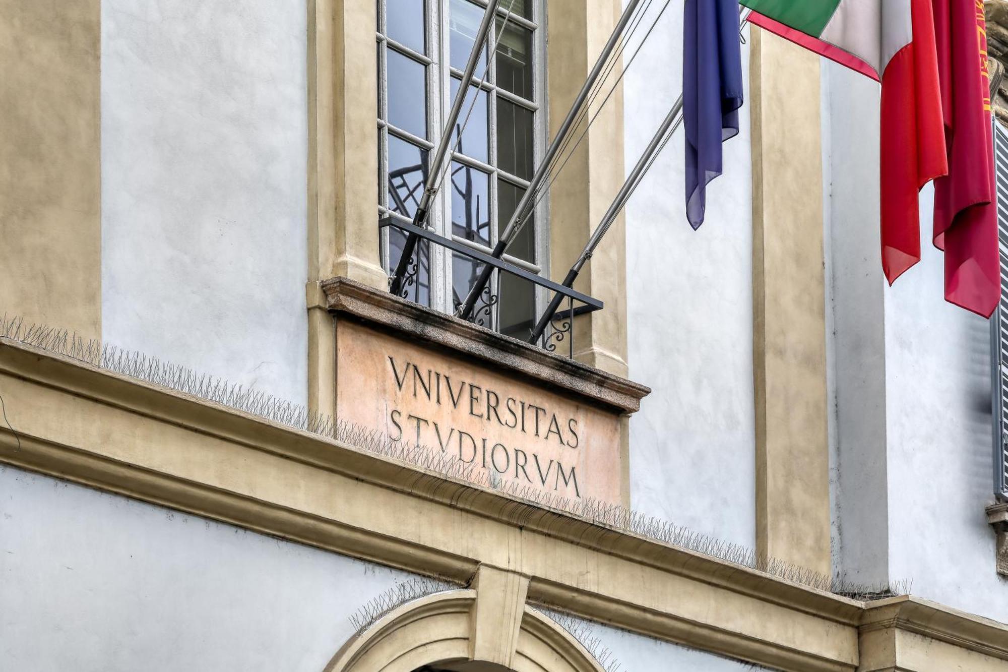 Suite Angolo Alla Stazione - Appartamento Con Terrazzo Panoramico Pavía Exterior foto
