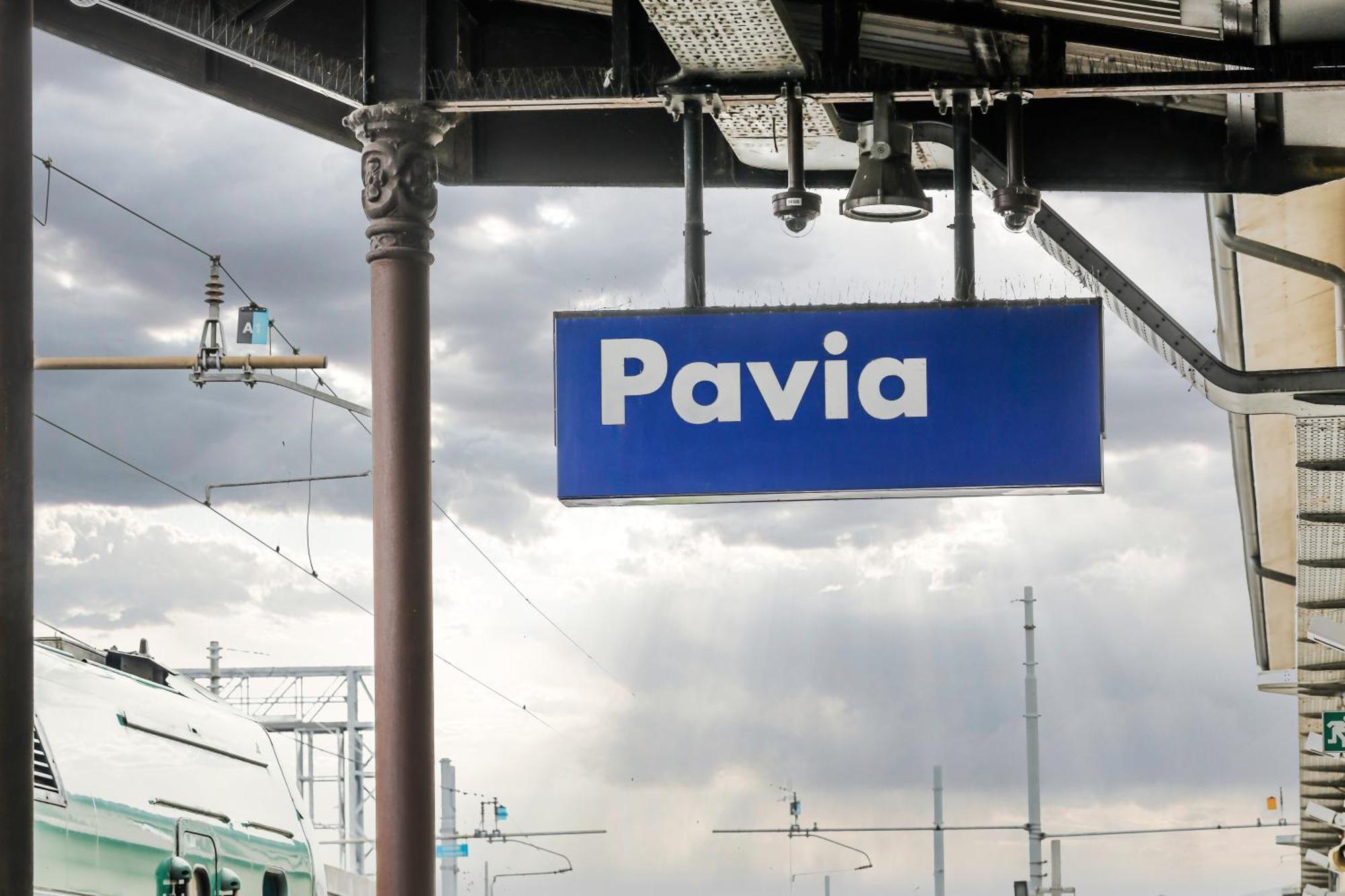Suite Angolo Alla Stazione - Appartamento Con Terrazzo Panoramico Pavía Exterior foto